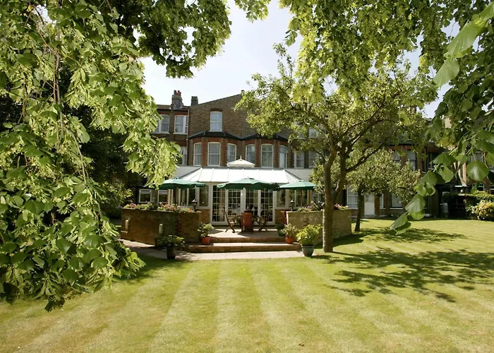 Glenlyn Hotel & Apartments